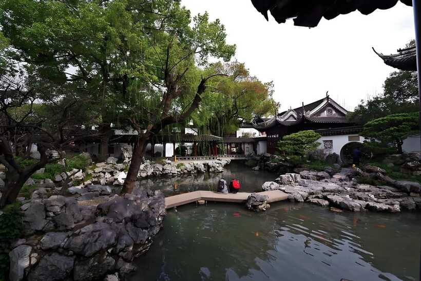 Shanghai: Yu Garden Ticket+Lantern Festival Entry combo - Radiant Yuyuan: Night Lights That Mix Folk and Modern Feel