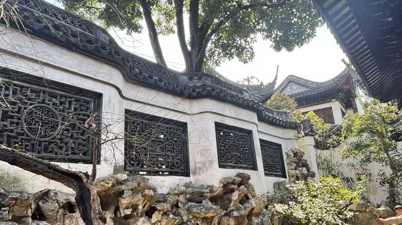 Shanghai: Yu/Yuyuan Garden Entry Ticket--E ticket - Plan your hour around crowds, without ruining your photos