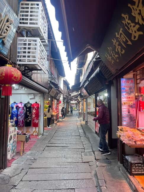 Shanghai: Zhujiajiao Water Town with Calligraphy Experience - Eating in Zhujiajiao: what to do when food is not included