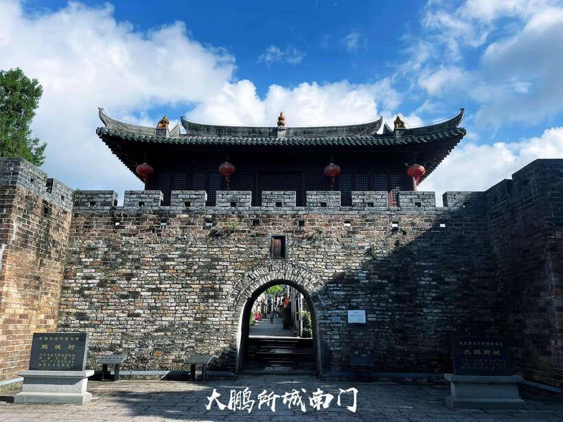 Shenzhen: Dapeng Peninsula Day Tour with Hotel Pickup - Luzui Mountain Villa and the cliff-view payoff