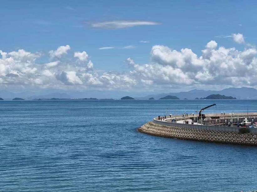 Shenzhen: Dapeng Peninsula Day Tour with Hotel Pickup - Yangmeikeng: green hills, streams, and seaside air