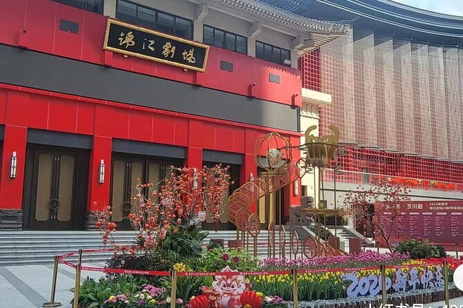 Sichuan Opera with face-changing at Sichuan opera theater - Language and subtitles: what helps if you do not read Chinese