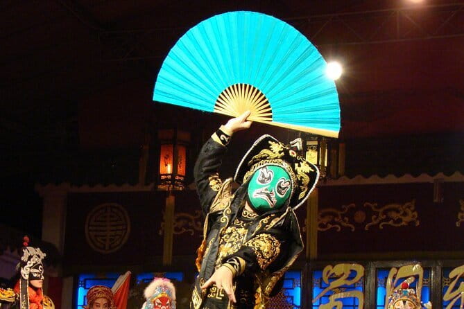 Sichuan Opera with face-changing at Sichuan opera theater - Tickets and the QR code: your biggest practical risk