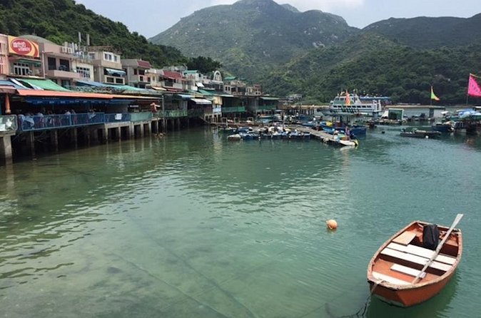 Small Group Hiking Day Tour to Lamma Island Hong Kong - Yung Shue Wan Streets and the Return to Central