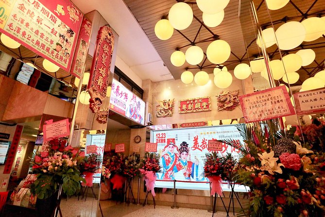 Small-Group Tour: Hidden Gems of Old Hong Kong island - Stop 2: Chun Yeung Street market in North Point, a local shopping block