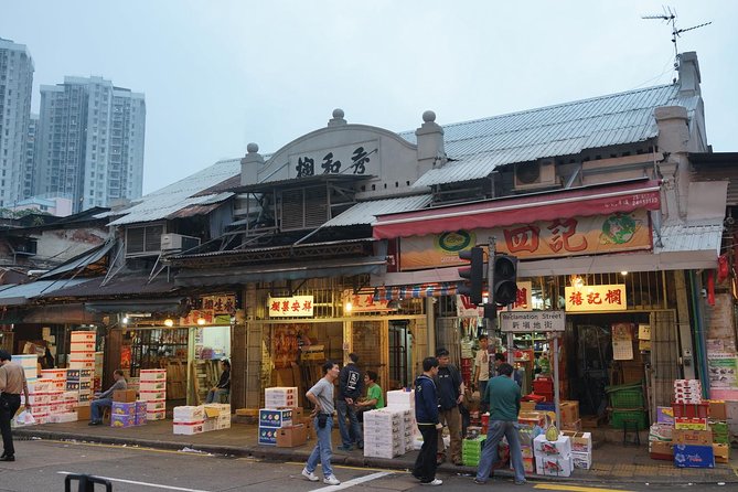 Small-Group Tour: Hong Kong Local Markets Hopper [PROMOTION] - Temple Street Night Market: the lively grand finale