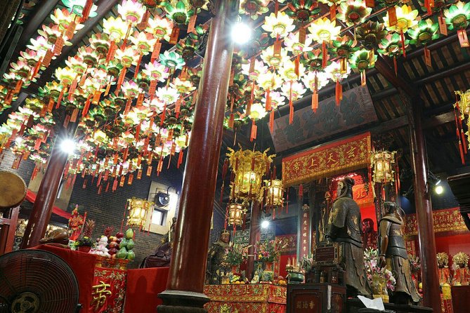 Small-Group Tour: The best bites of Hong Kong Island - Wet Market Stop: Seeing the Floor Washing Reality Up Close
