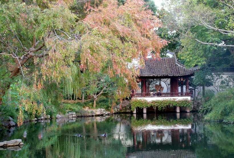 Suzhou:Humble Administrator's Garden Ticket for Adult - Night tour option: Zhuozheng Wenya lighting and performances