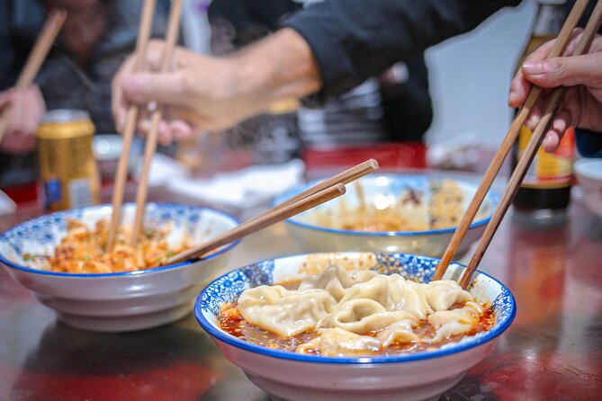 Tuktuk Food Tour Through Chengdu's Local Eats - Key things that make this tuk-tuk dinner tour work