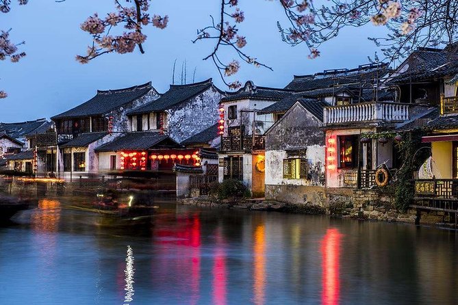 Wuzhen and Xitang Water Town Private Full Day Trip from Shanghai with Lunch and Dinner - Lunch in Wuzhen: where a guide adds real value