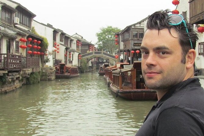 Wuzhen Water Town Delight Tour With Riverside Lunch Experience - Heading Into Wuzhen, One of China’s Most Famous Water Towns