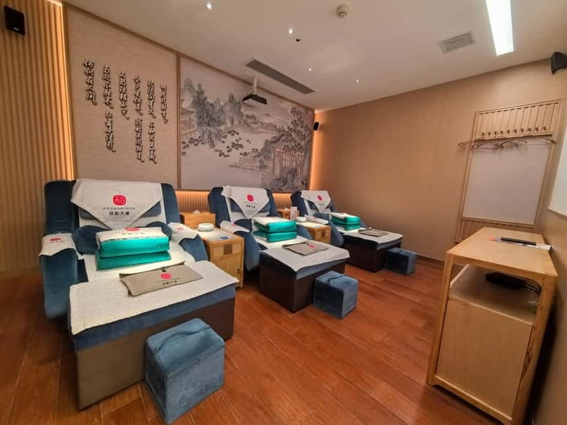 Xi'an: Traditional Chinese Massage or Spa with Meal - Finding the Massage Center by Xi’an’s City Wall Area