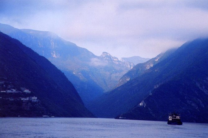 Yangtze River Cruise from Chongqing to Yichang Downstream in 4 Days 3 Nights - Your Cabin, Meals, and Onboard Comfort