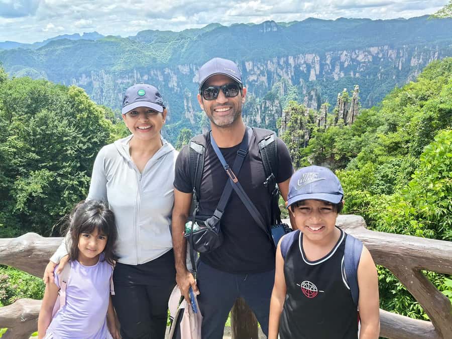 Zhangjiajie: VIP Zhangjiajie National Forest Park Day Tour - Yuanjiajie and Hallelujah Mountain views, plus a must-see bridge