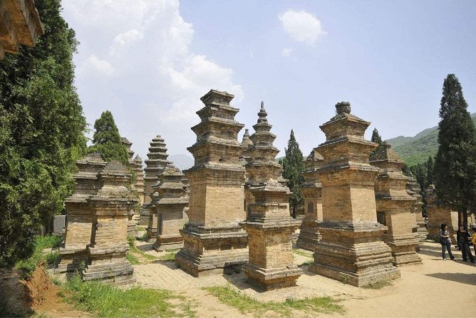 Zhengzhou Private Tour to Shaolin Temple including Kungfu Lesson and Activities - The Monastery Kung Fu Performance: Your First Hit of Shaolin Energy